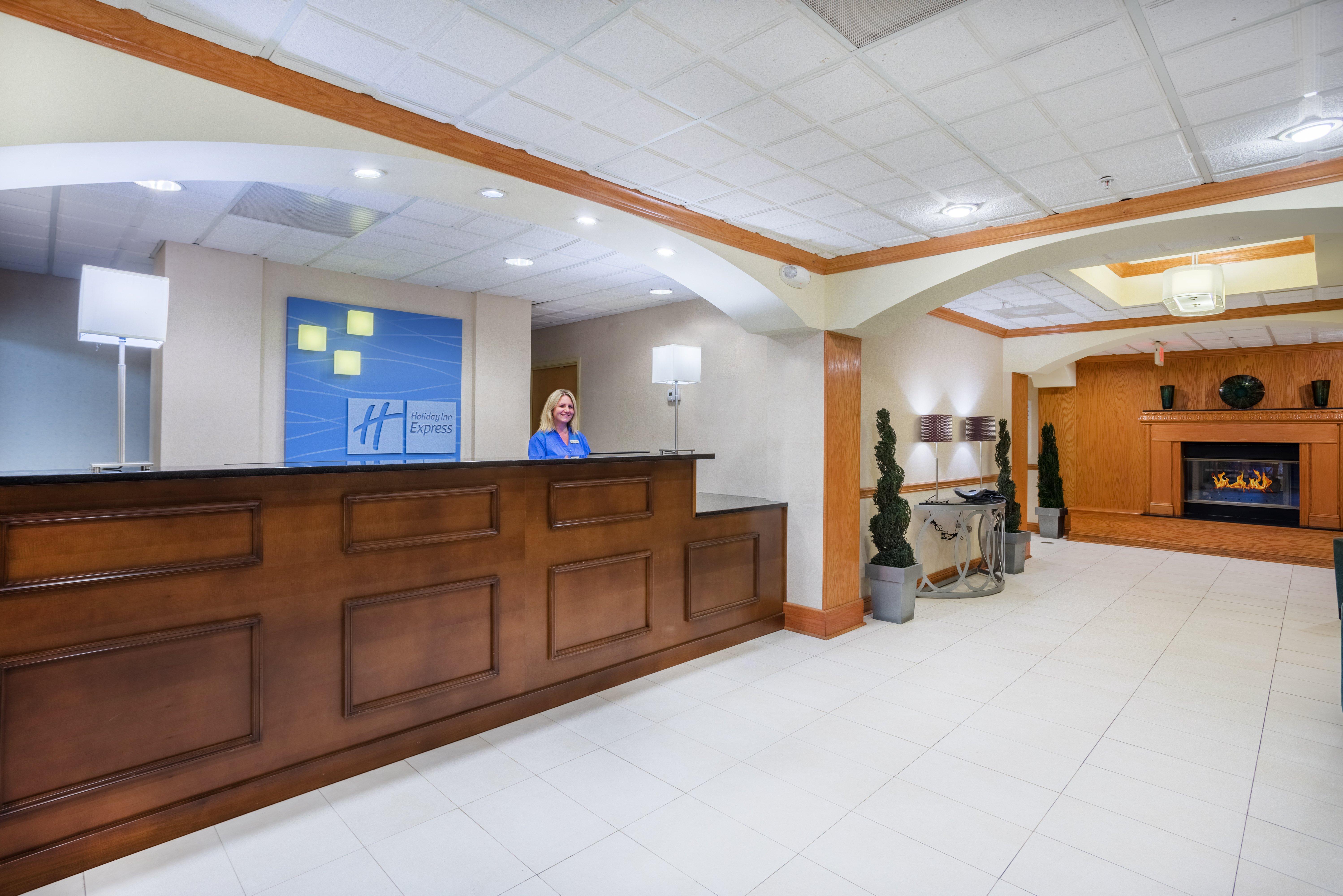 Holiday Inn Express Hotel & Suites Woodbridge, An Ihg Hotel מראה חיצוני תמונה